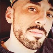 Chi insegna deve conoscere ma anche praticare. Vivo in ambito fitness da oltre 15 anni, pratica e teoria sono la mia filosofia